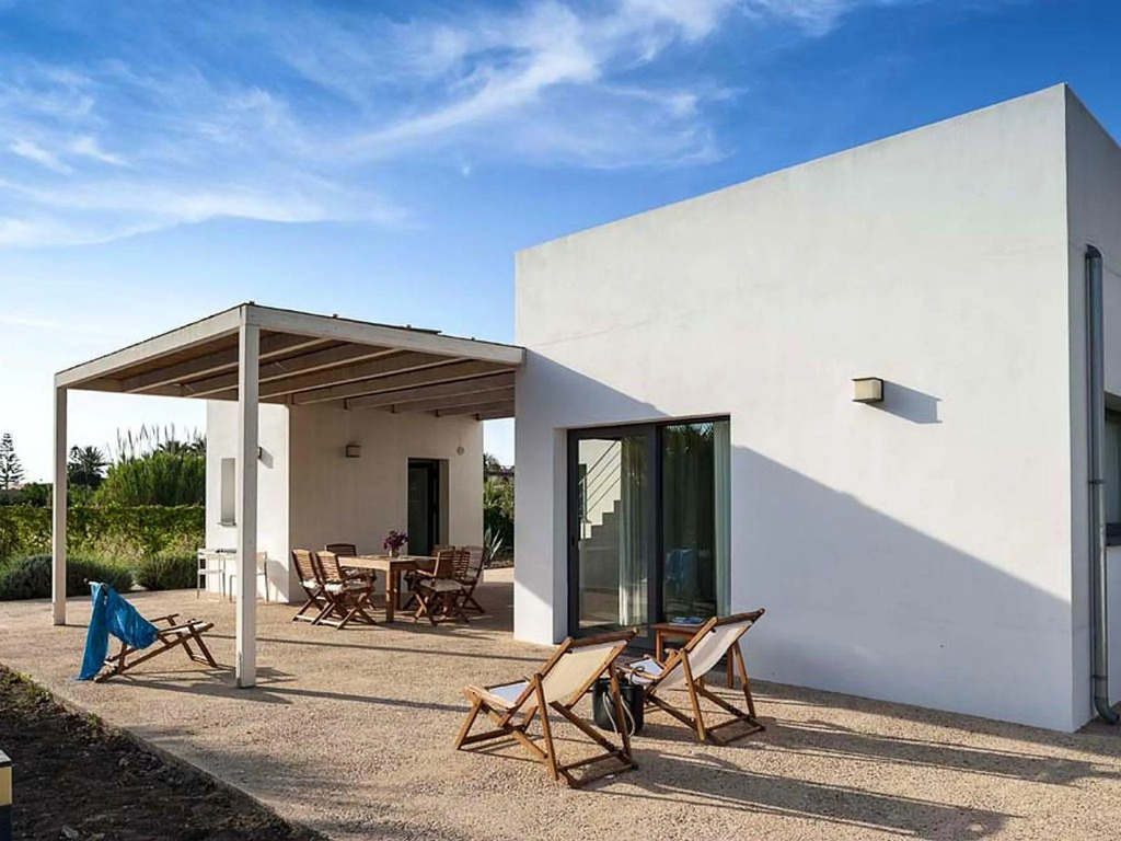 New villa at 300m from the sea with very big garden and a barbecue