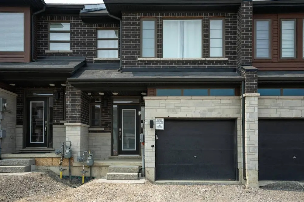 Deluxe Three Bedroom Townhouse