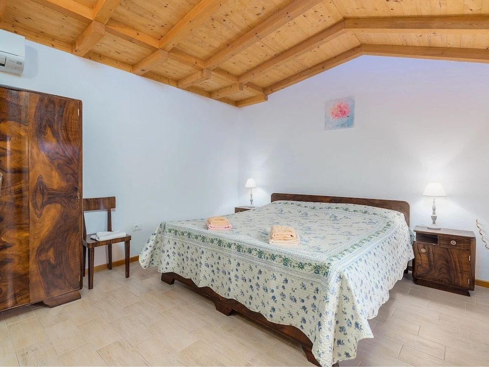 Traditional Stone Holiday House for up to 8 Persons