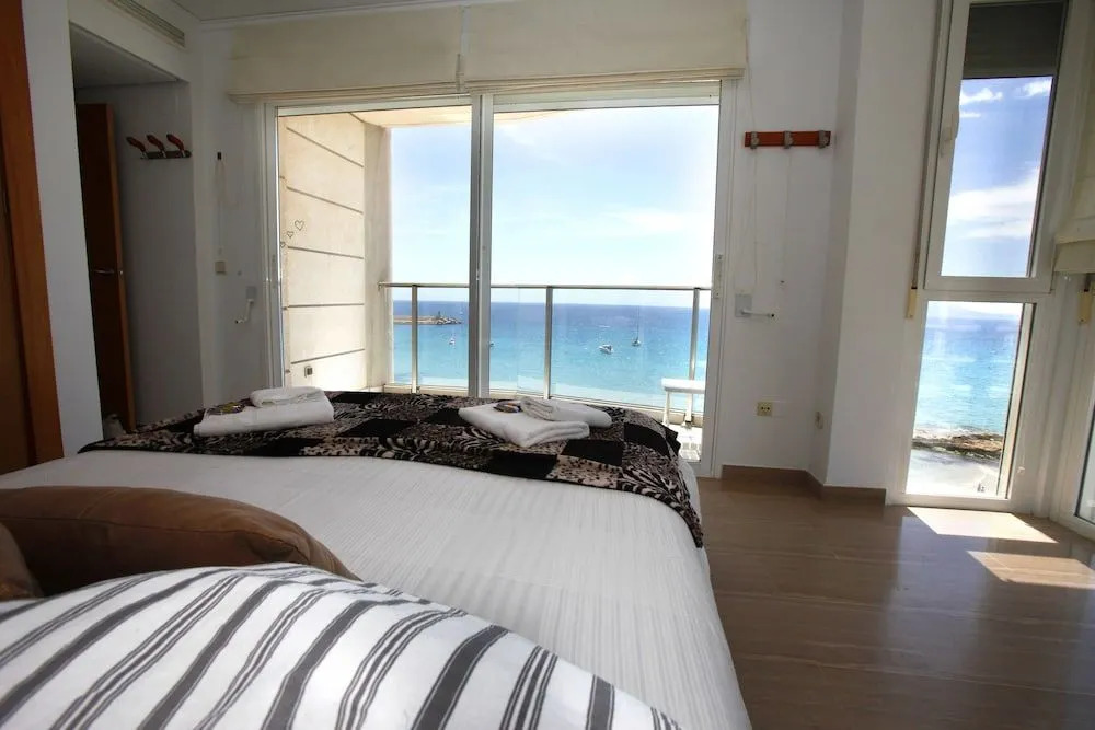 Exclusive Frontline Apt. in Luxury Residence