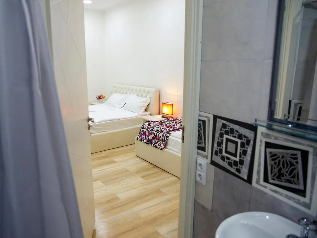 3 Rooms Hotel