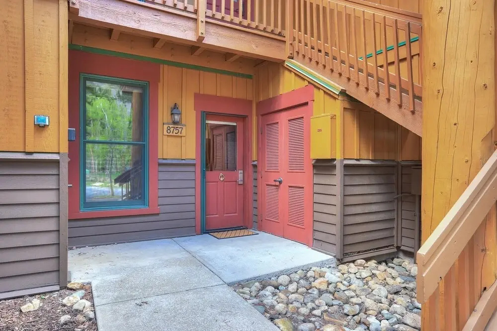 8757 Trappers Crossing 1 Bedroom Townhouse by RedAwning