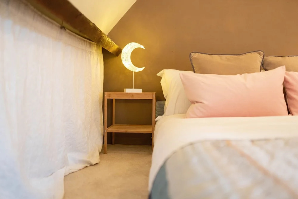 The Loft 2BR Duplex, Central & Parking