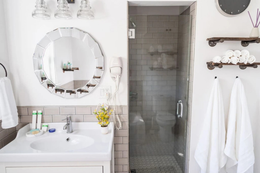Updated Well-Appointed 3-Bedroom Home In Beautiful Burbank Neighborhood  (P49)