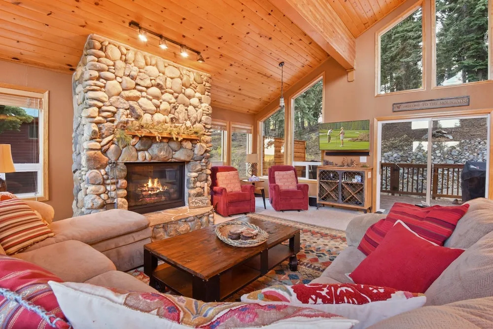 New Listing! Tahoe Donner Ski W/ Hot Tub 3 Bedroom Home
