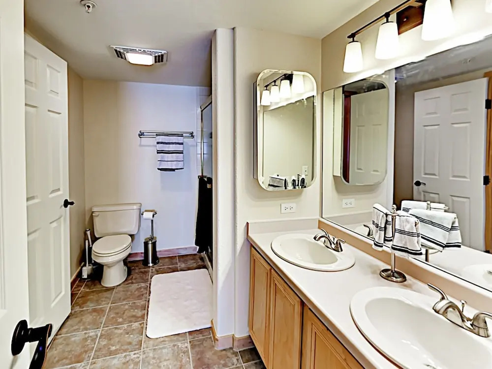 Lakepoint #708 - 3 Br Condo
