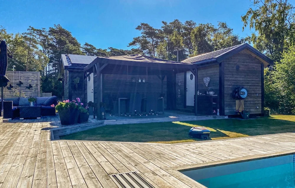 5 Bedroom Stunning Home In Mellbystrand