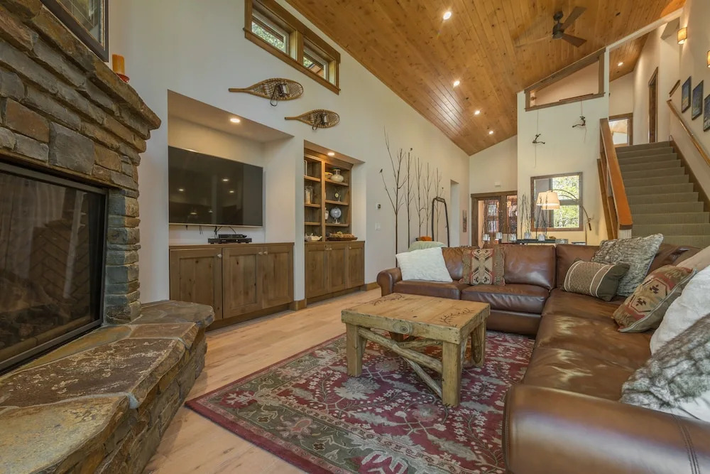 Sawtooth by Avantstay Spacious Pine Tree Cabin w/ Hot Tub