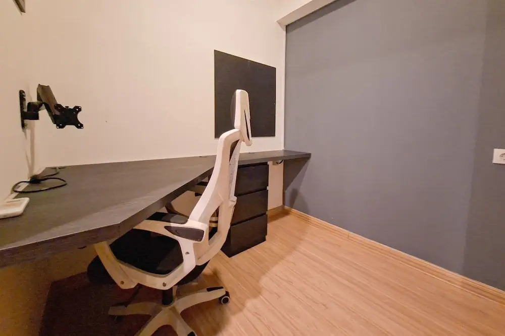 Monochromatic 2Br With Extra Working Room Apartment Sky House Bsd