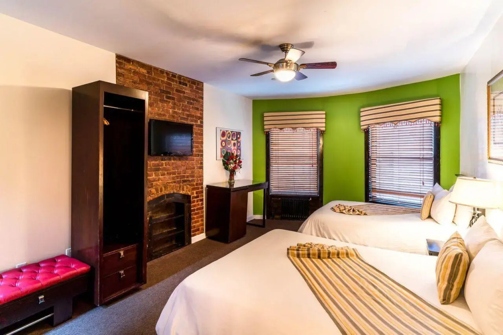 Royal Park Hotel & Hostel