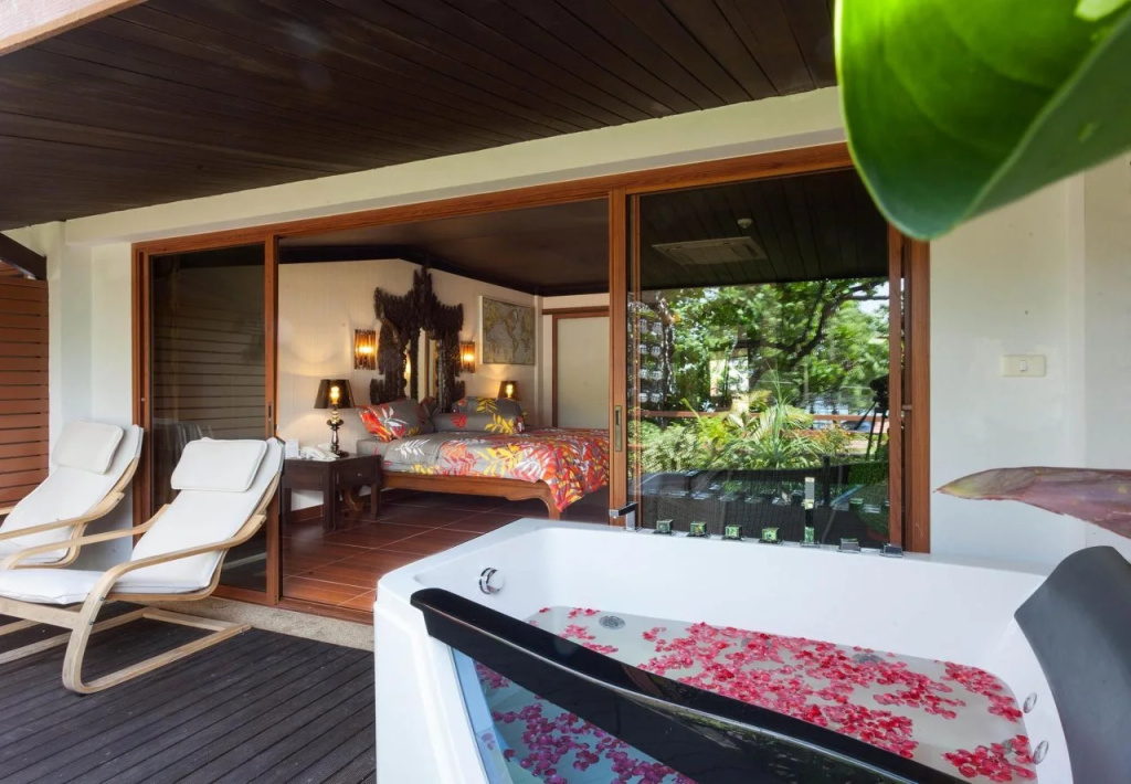 Tropica Bungalow Beach Hotel