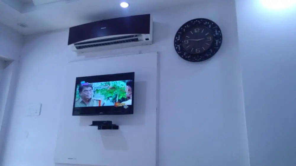 Iroomz Murgan Residency