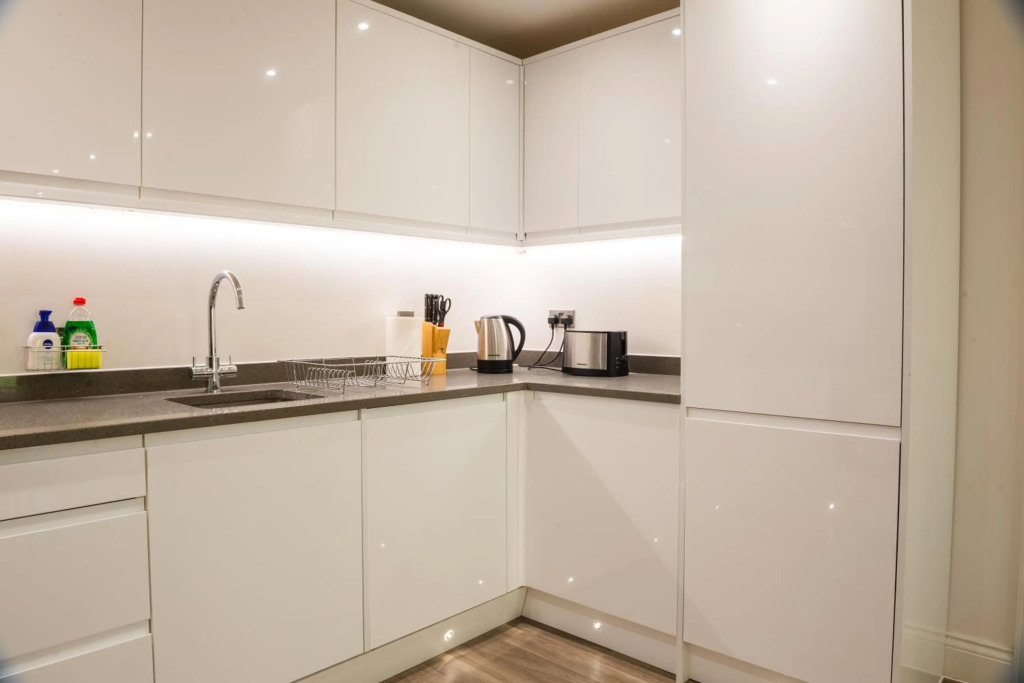 One Bed Apartment with Allocated Parking and Fast WiFi in a quiet neighbourhood of Hatfield