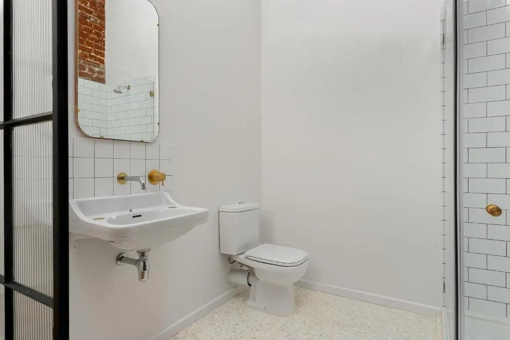 Wolroy House Apartments