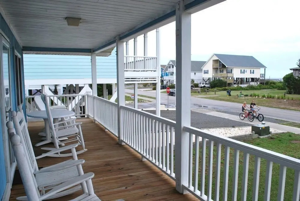 The Lee Cottage 3 Bedroom Home by RedAwning
