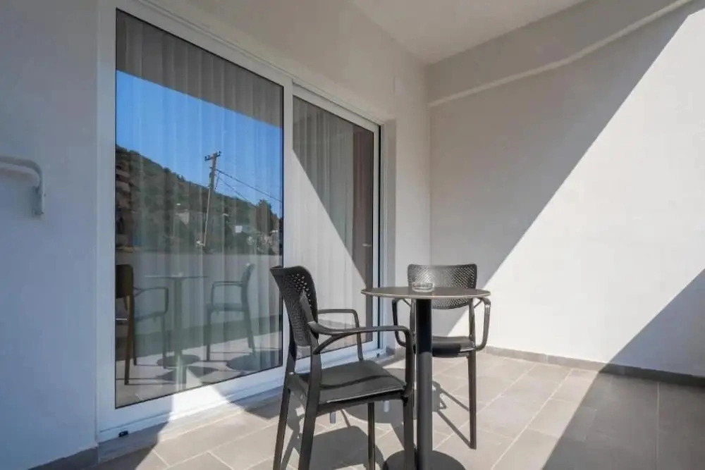 KRONOS Hotel Sarandë