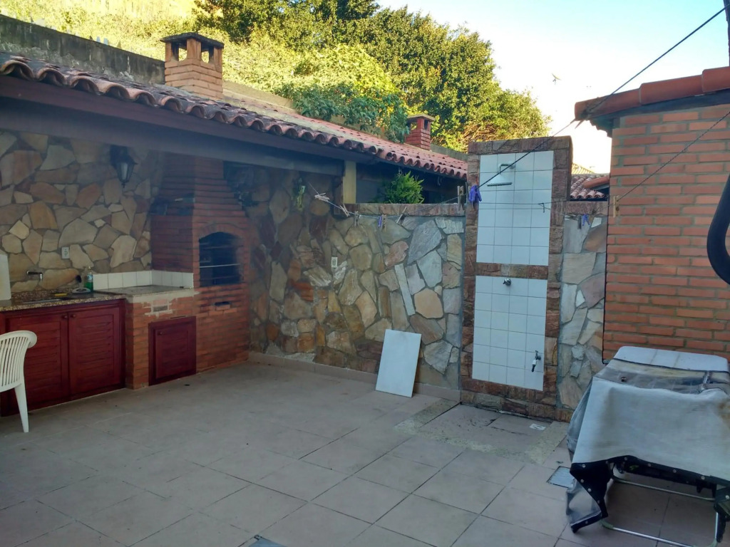Casa 4 quartos Condomínio em Frente a Praia Grande