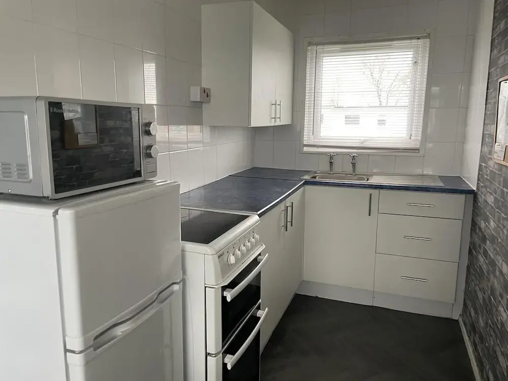 2-bed Seaside Retreat - Sleeps 5 & Parking