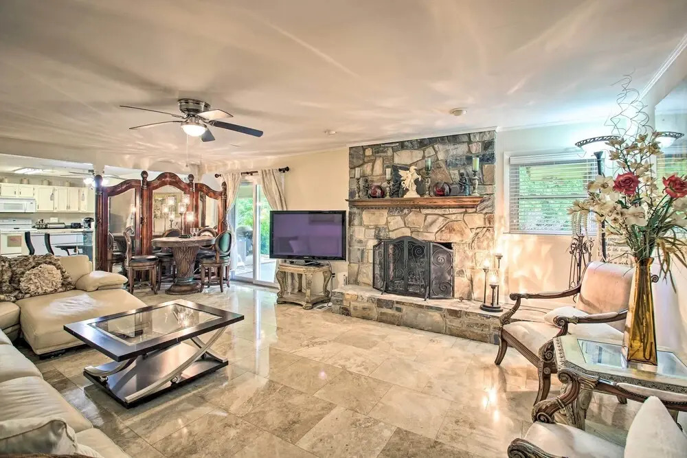 3 Mi to Oaklawn Racing Casino: Spacious Home