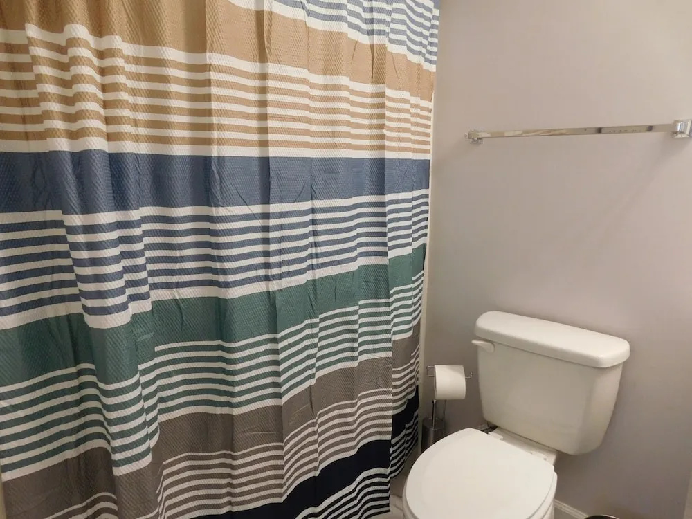 Wedgewood #714 2 Bedroom Condo by Redawning