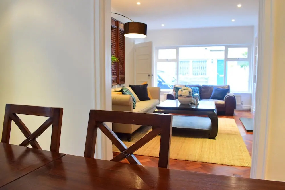 3 Bedroom Flat Near Hyde Park