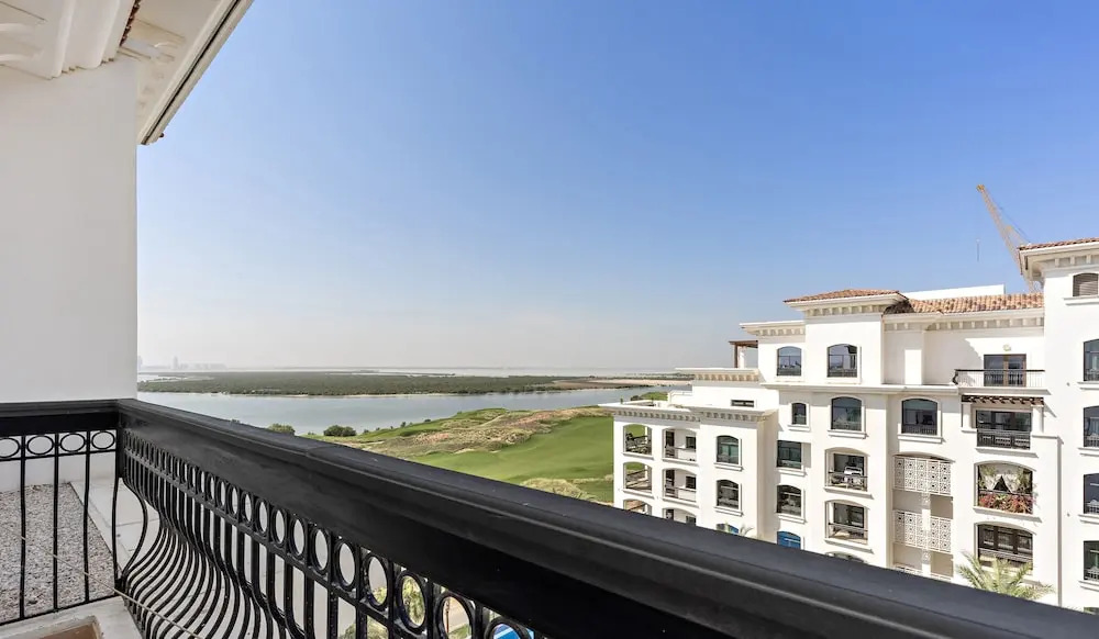 WelHome - Luxury Apt Close to Yas Water and Ferrari World