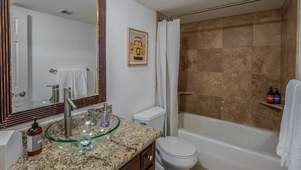 Sleek 2BR Townhome Old Town by WanderJaunt