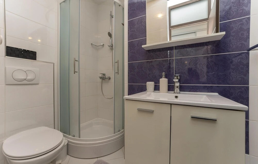 Beautiful Home in Zaton With Wifi and 6 Bedrooms