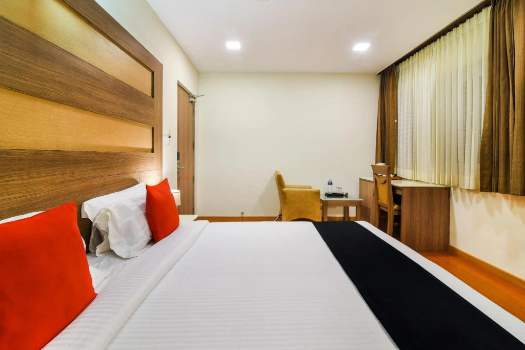 Super OYO Capital O 37664 Hotel Grand Plaza