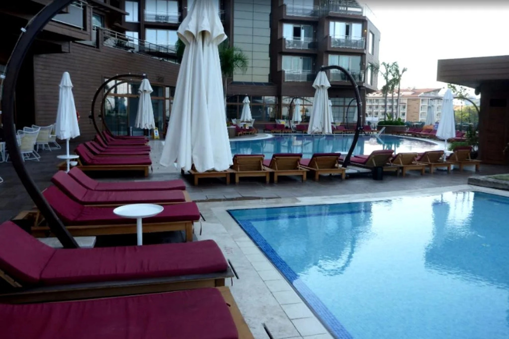 Qlusive Hotel