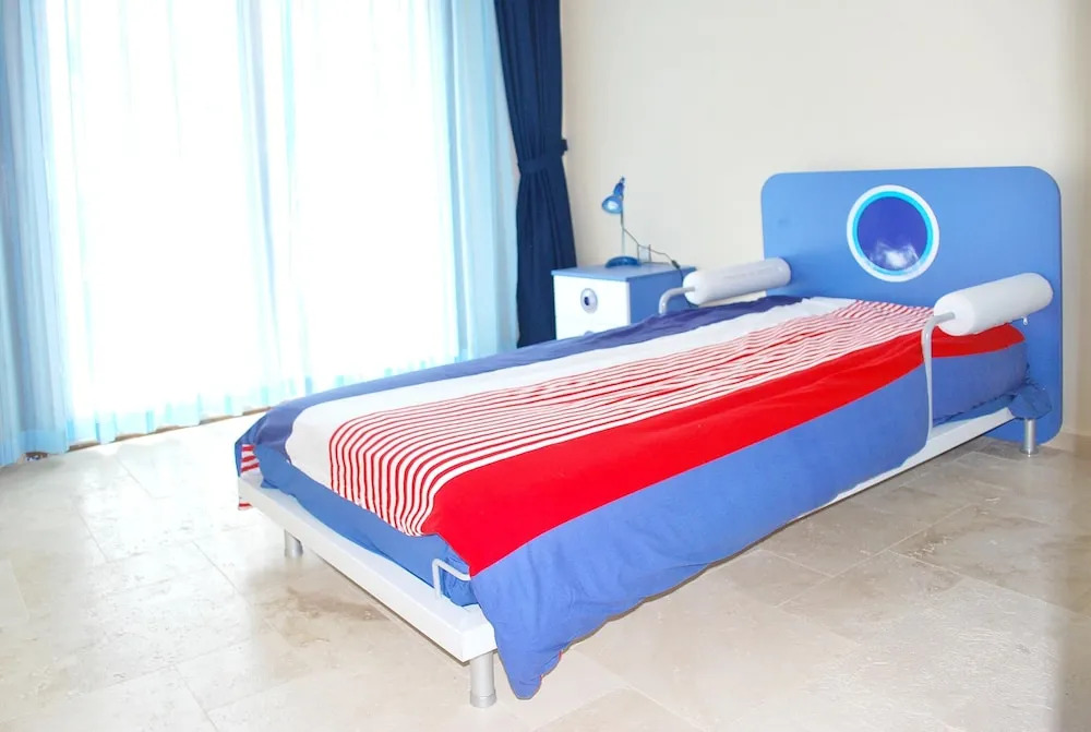 House With 4 Bedrooms in Kuşadası, With Private Pool and Enclosed Garden - 2 km From the Beach