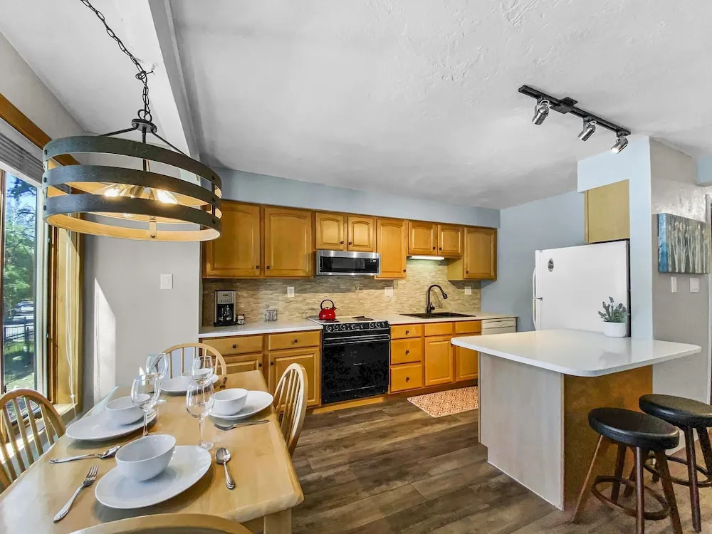 Inner Circle 3 1 Bedroom Condo by RedAwning