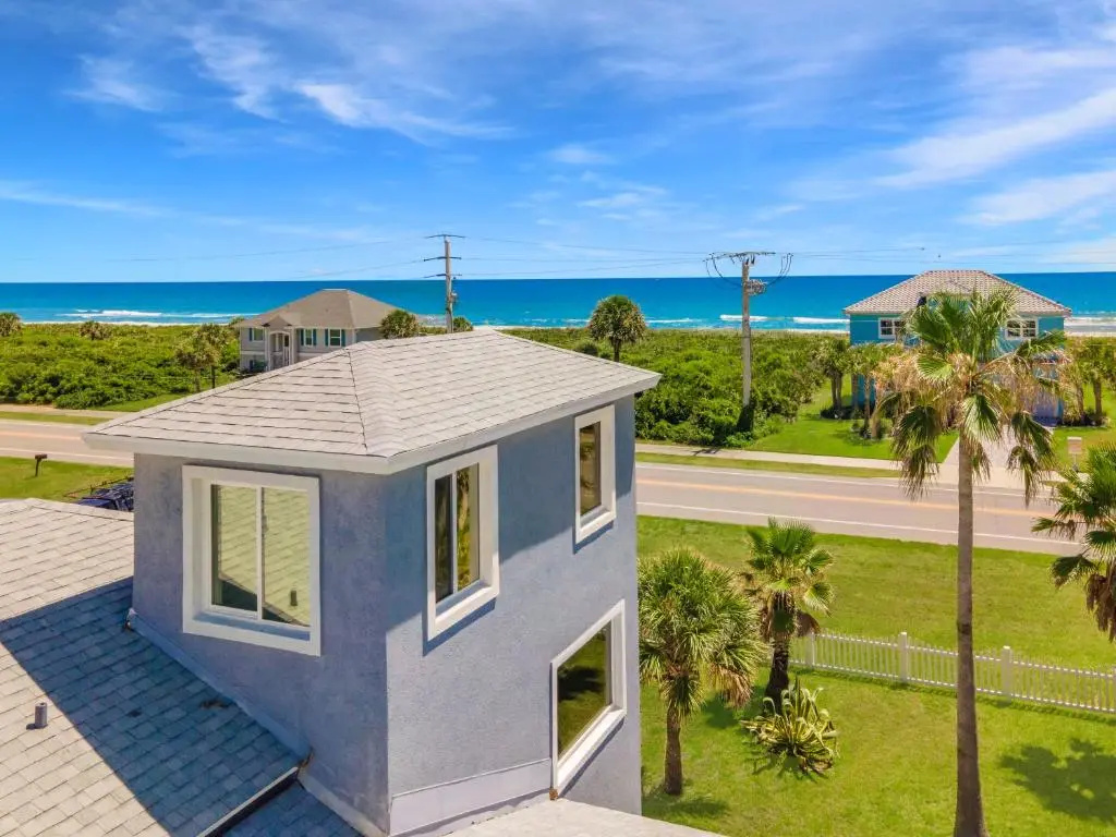 Luxury Ocean Blue beach house- 3 bed room Dog friendly