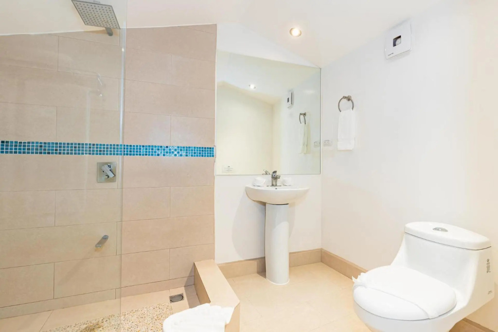 El Diria 301 Penthouse- Ocean View 3 Bedroom Condo