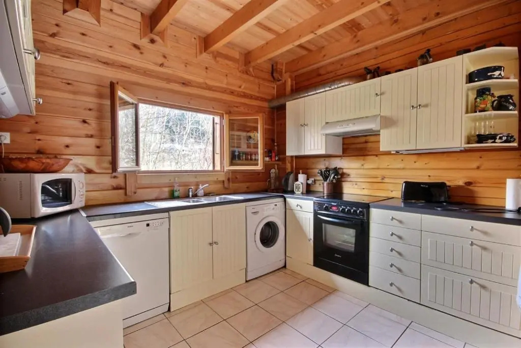 Chalet chaleureux - 9 personnes - 3km des pistes - proche Morzine - Iaorana