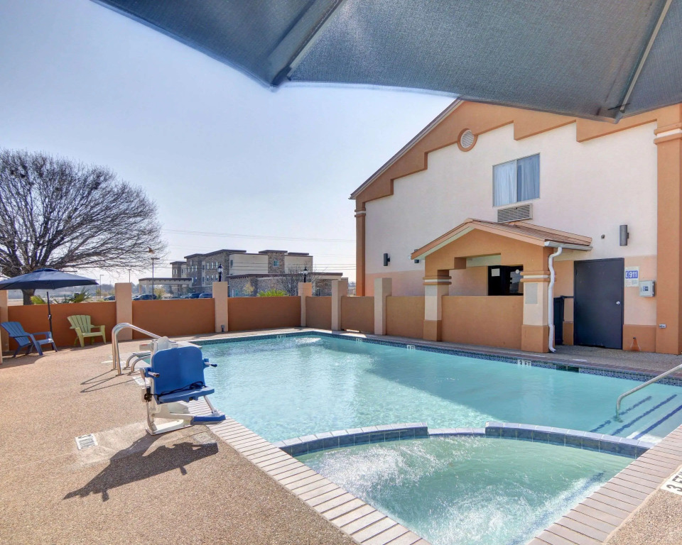 Quality Inn Forest Hill - Fort Worth South