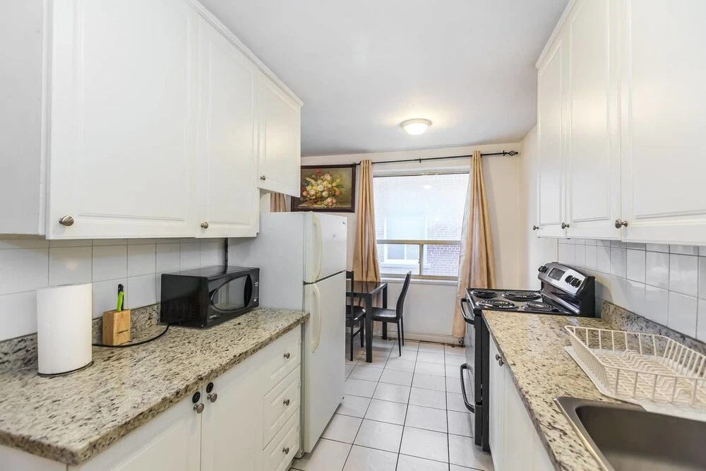 Magnificent Studio at Leaside -10 Mins to Downtown