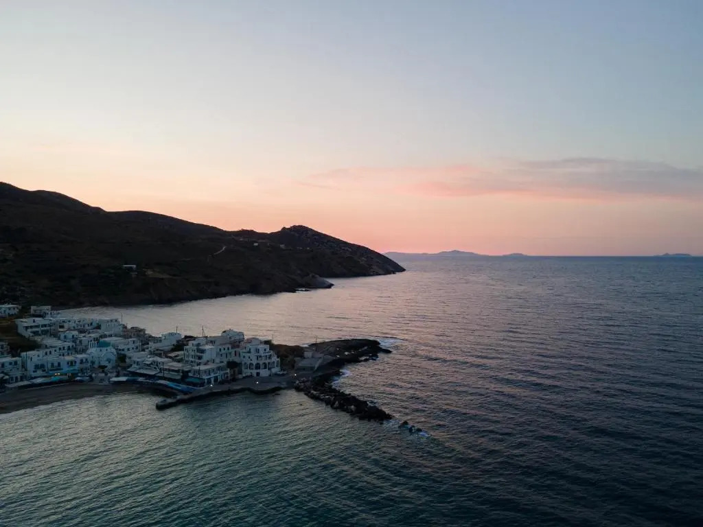 white house apollon naxos