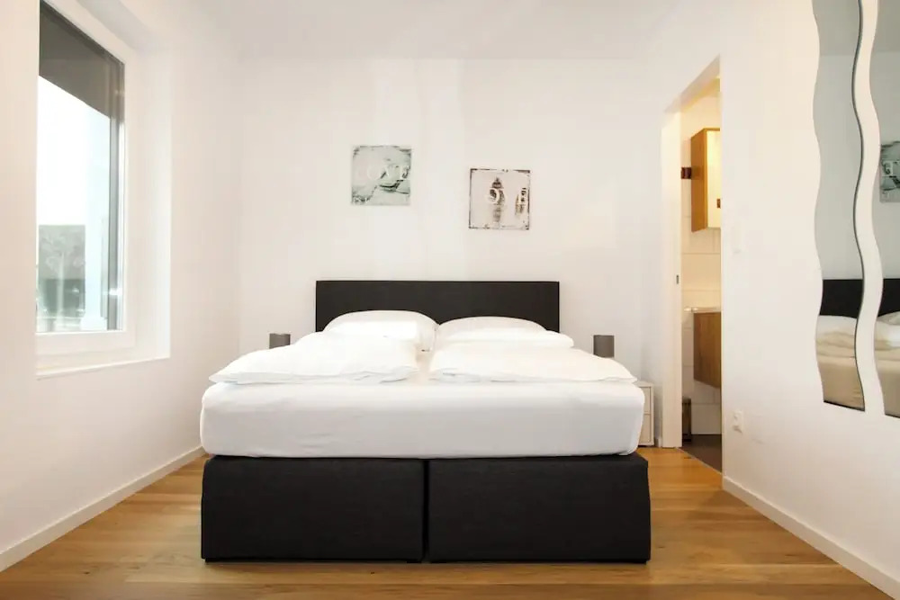 Christiano Apartments