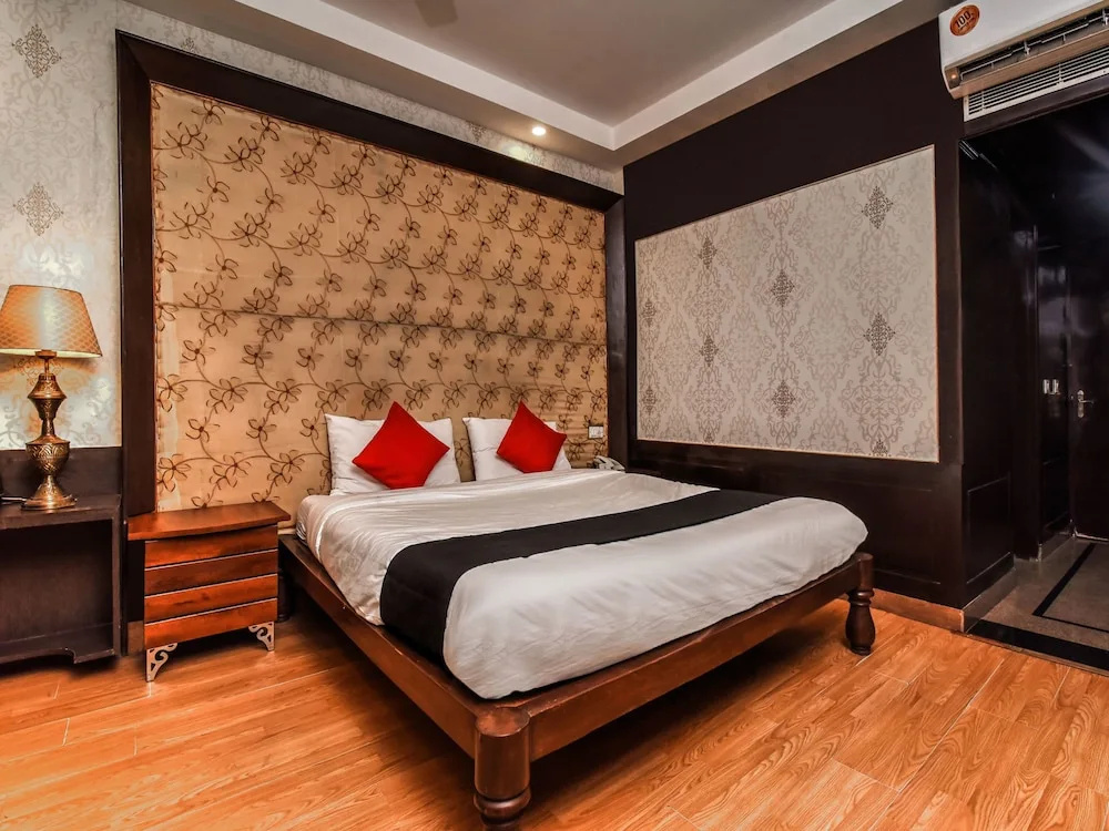 OYO 16800 Hotel Utkash Vilas