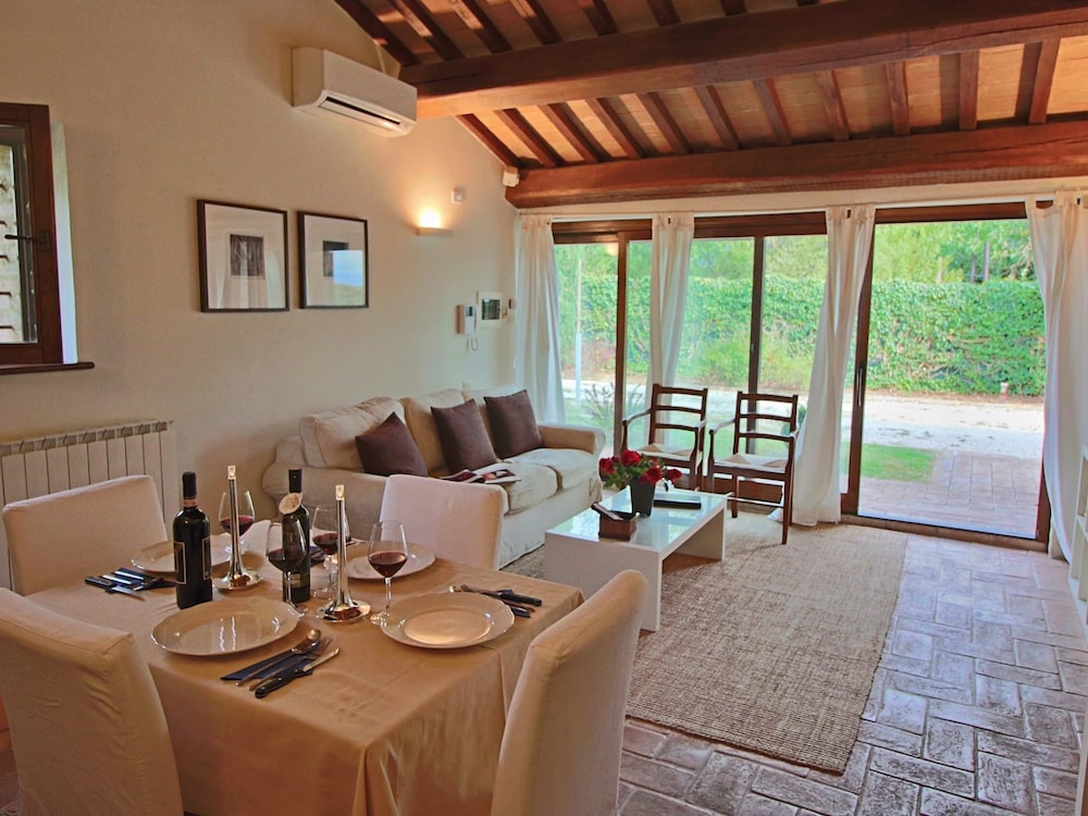 Modern holiday home in Foligno - Loc with pool