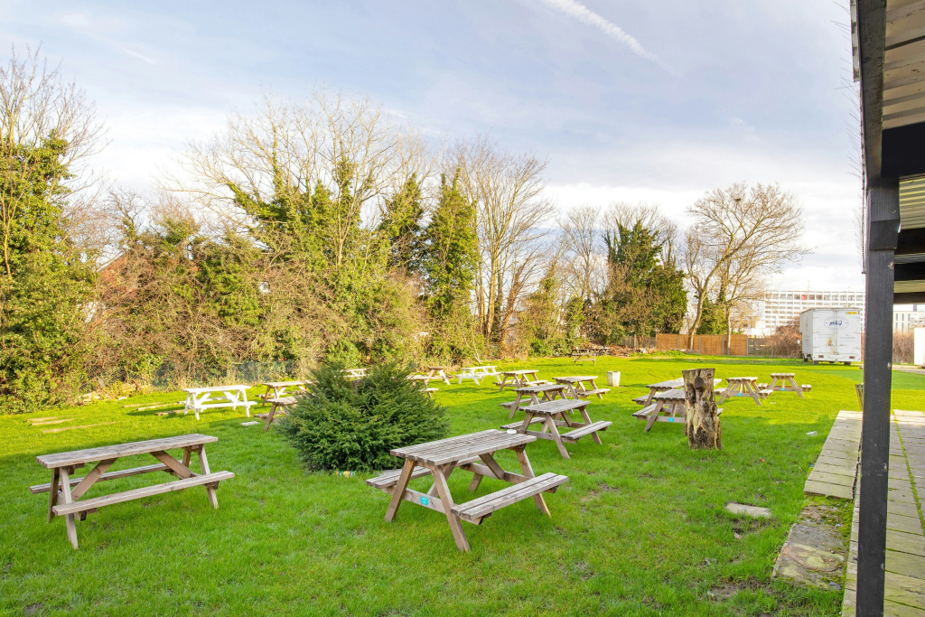 The Green Man Pub and Hotel by OYO