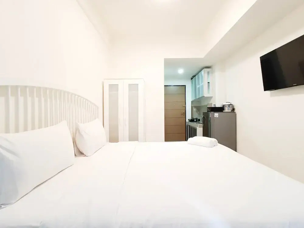 Cozy And High Floor Studio Room At Vida View Makassar Apartment