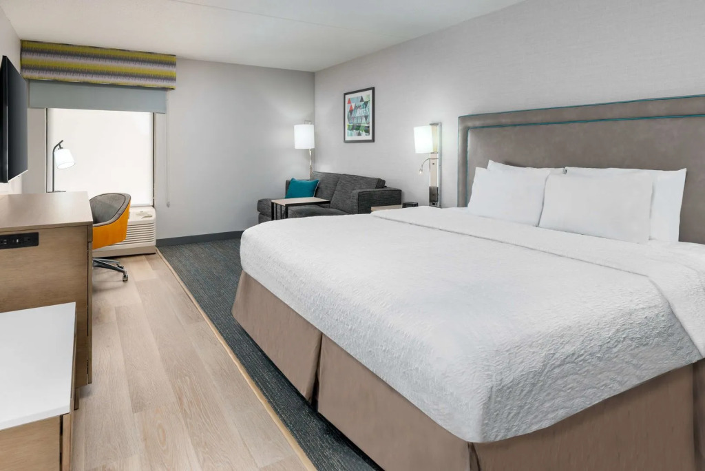 Hampton Inn Hartford Airport