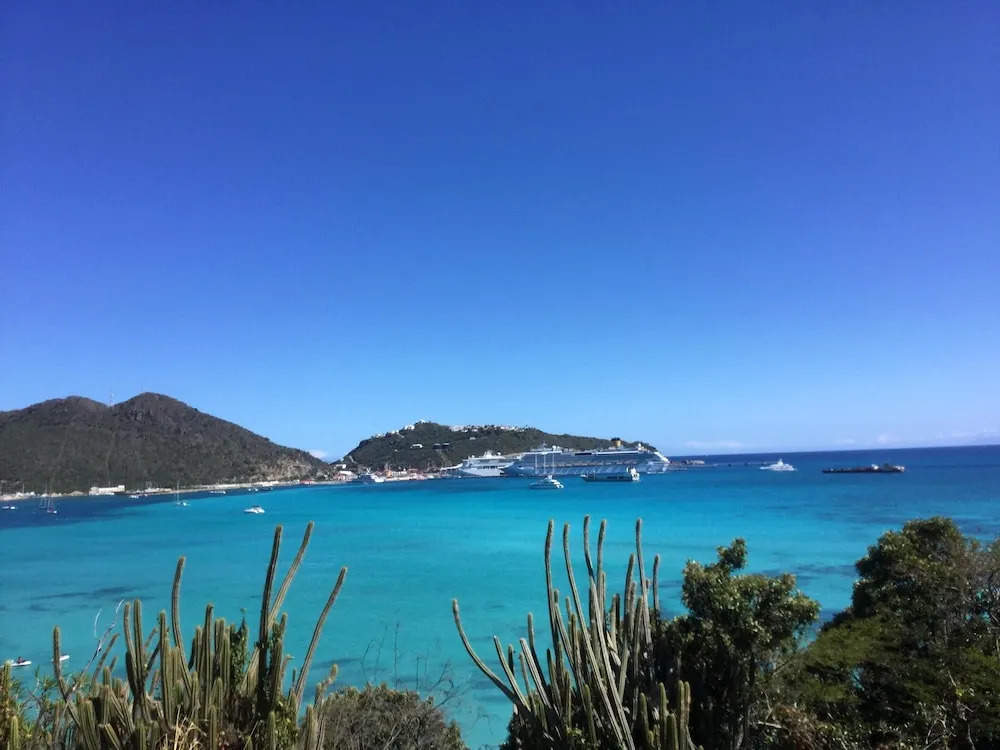 Studio in Sandy-ground, With Wonderful sea View, Shared Pool, Furnished Balcony