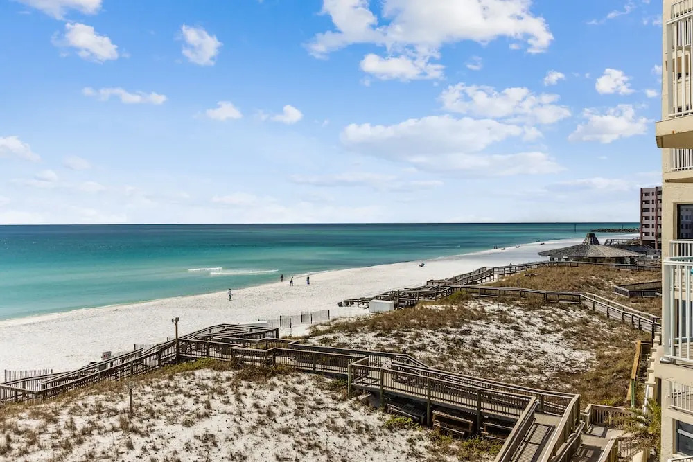 Inlet Reef 303 2 Bedroom Condo by RedAwning