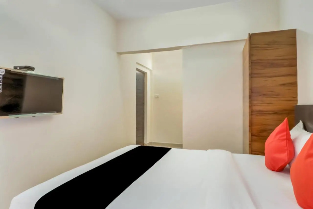 Hotel Crystal Inn