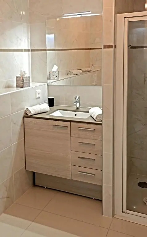 NEW Modern 1BR Apt/Terrace/Parking/Beside Beach