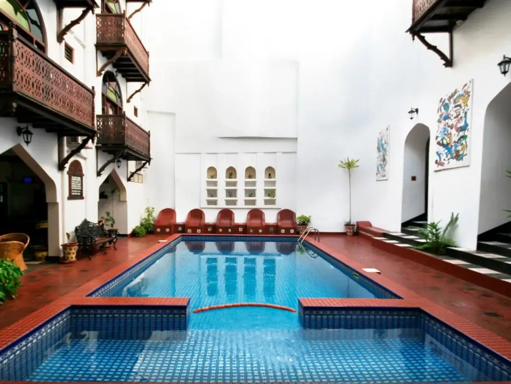 Dhow Palace Hotel
