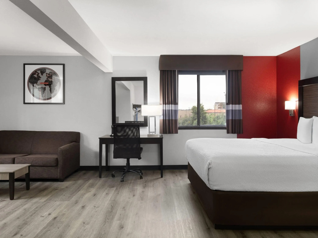 Ramada by Wyndham Cedar Rapids South